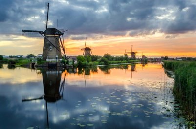 Kinderdijk holland cycling